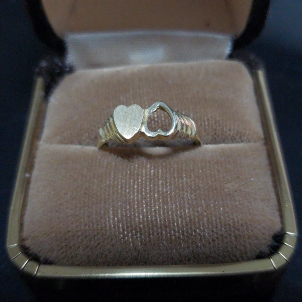'Kissing Hearts' 14k gold ring-not on reserve